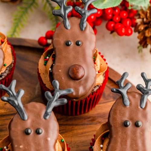 nutter butter reindeer cupcakes on a tray.